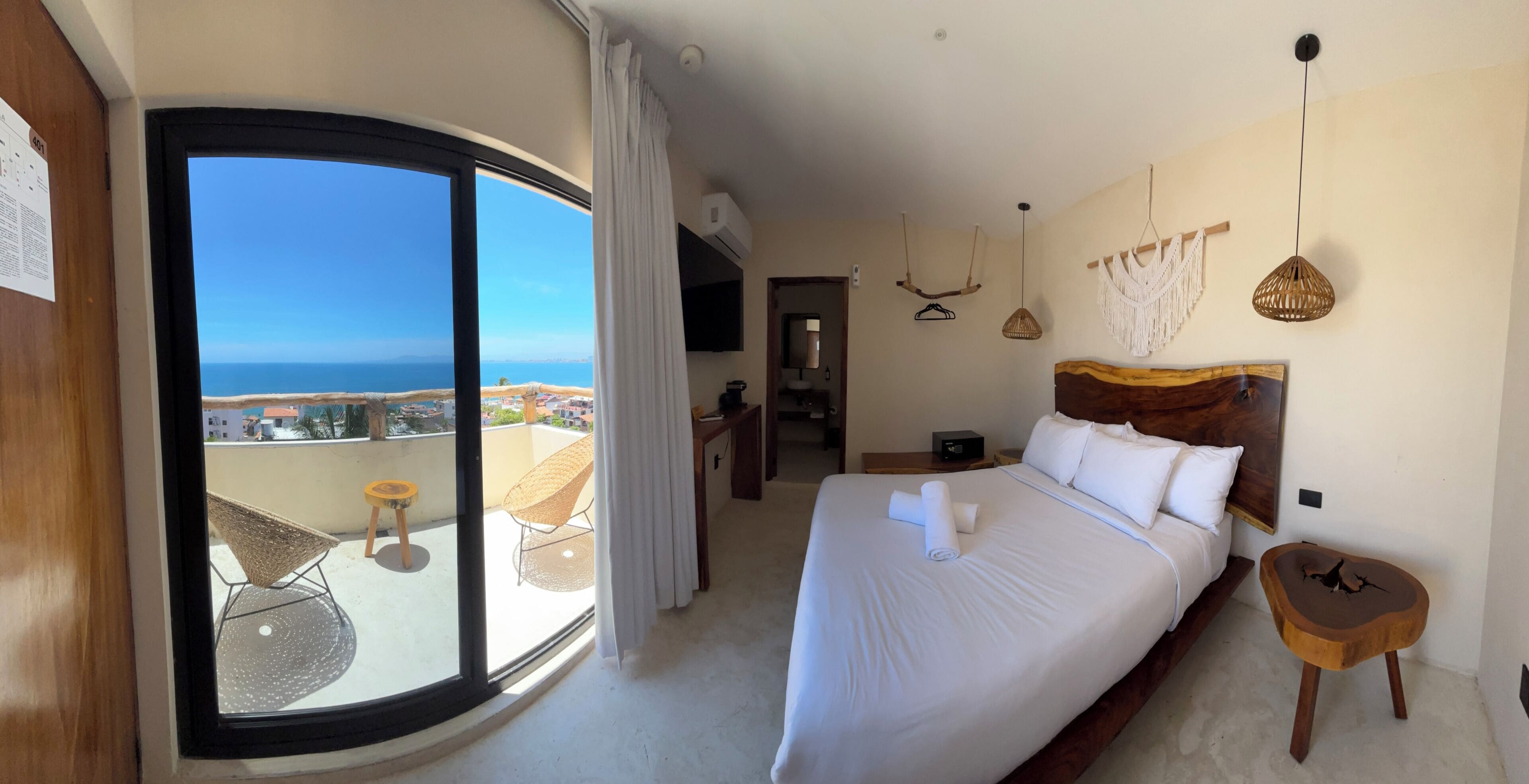 Habitación, 1 cama Queen size, vista al mar | Insonorización, tabla de planchar con plancha y wifi gratis 