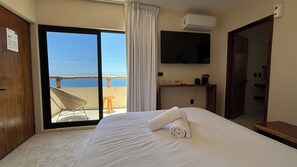 Room, 1 Queen Bed, Sea View | Soundproofing, iron/ironing board, free WiFi - Hotel Boutique Alcalá Vallarta (Puerto Vallarta)