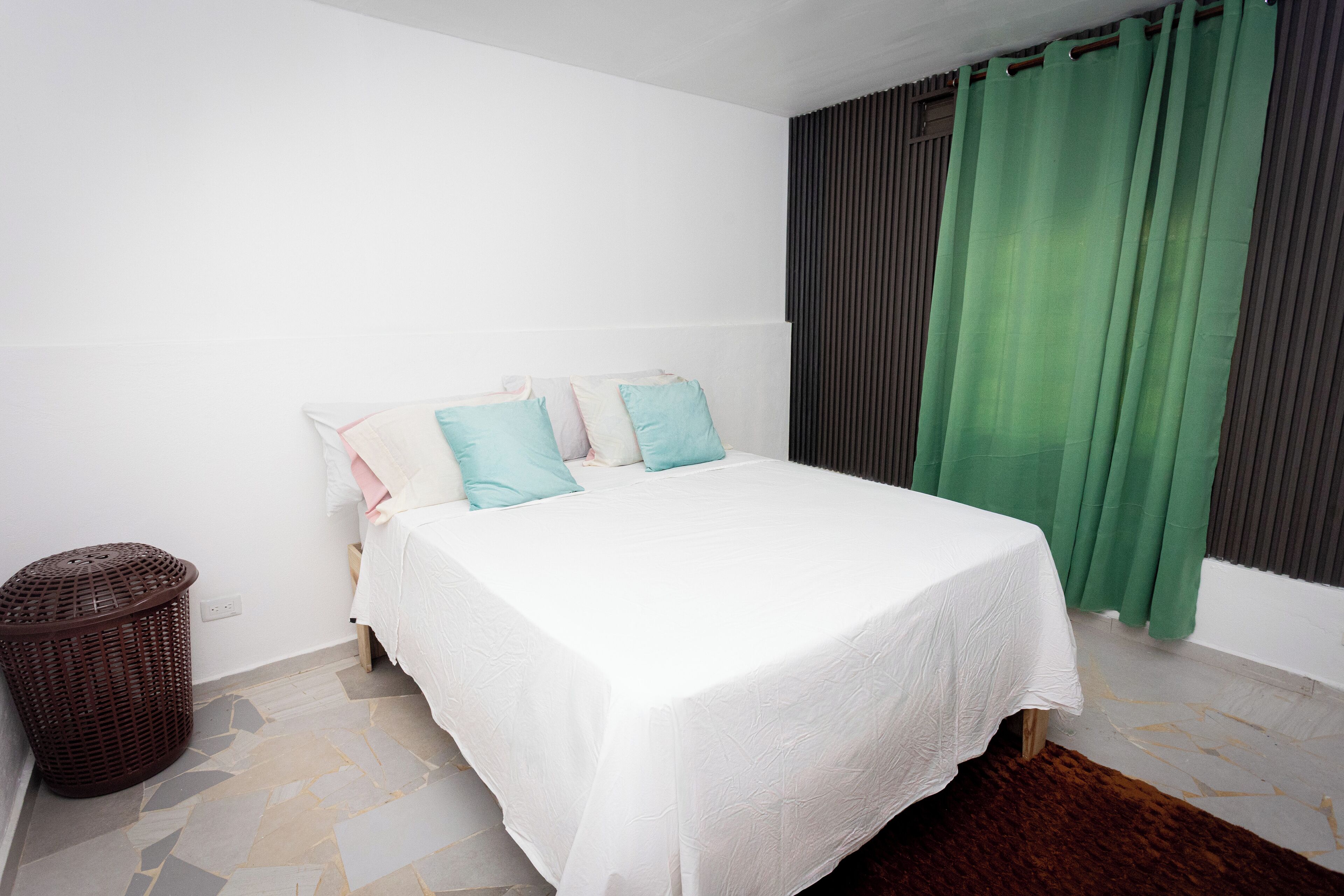 2 habitaciones, tabla de planchar con plancha y wifi gratis 