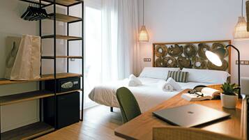 Superior Double Room, Sea View | Desk, laptop workspace, soundproofing, free WiFi