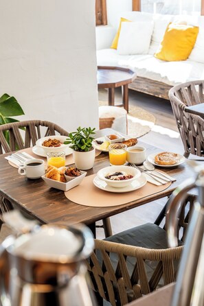 Breakfast buffet - Outsite Ibiza - Work, Connect, Explore (Santa Eulalia del Rio)