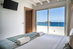 Premium Suite, Sea View | In-room safe, desk, laptop workspace, soundproofing