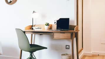 Superior-Doppelzimmer, Meerblick | Schreibtisch, laptopgeeigneter Arbeitsplatz, schallisolierte Zimmer