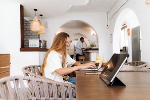 TV - Outsite Ibiza (Santa Eulalia del Rio)