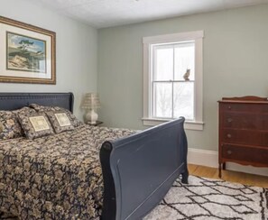 5 bedrooms, WiFi, bed sheets