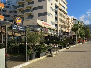 Esterni