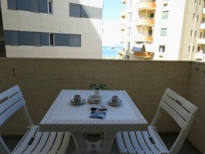 Outdoor dining - Viol'House - balcony sea view apartment on the Lungomare of Vlora. (Valona)