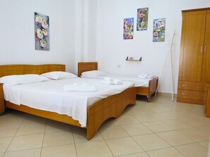 1 bedroom, iron/ironing board, travel cot, WiFi