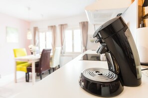 Fridge, oven, stovetop, coffee/tea maker - Cozy little half-timbered apartment - near Bonn and Phantasialand (Alfter)