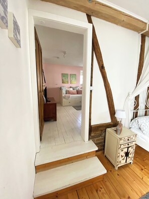 1 bedroom, iron/ironing board, travel crib, free WiFi - Cozy little half-timbered apartment - near Bonn and Phantasialand (Alfter)