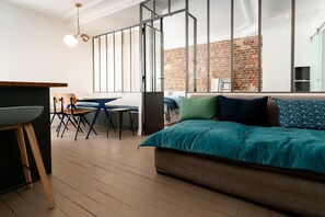 1 bedroom, internet, bed sheets