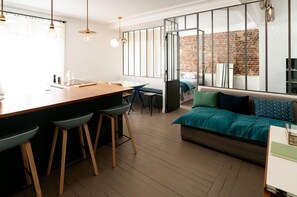 1 bedroom, internet, bed sheets