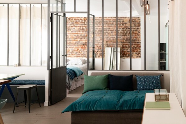 1 bedroom, internet, bed sheets