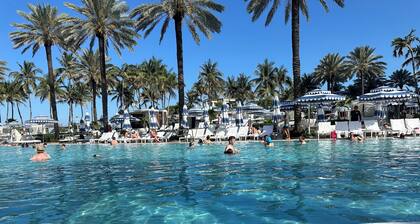 Fontainebleau Resort JR Suite Ocean View Resort Fee Included & 2 Spa Passes