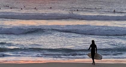 Appartement cosy Ă 200 m de lâocĂ©an avec jardinet et parking privĂ©
