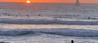 Cosy apartment 200 m from the ocean with garden and private parking