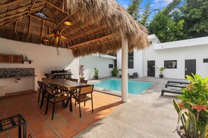 Outdoor dining - BUCERIAS SEA APARTMENT (Bucerías)