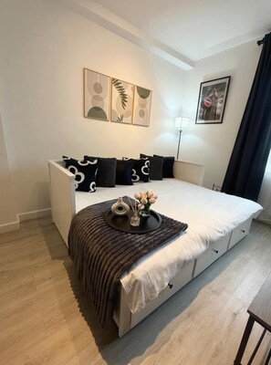 1 chambre, fer et planche à repasser, lit parapluie, Wi-Fi gratuit