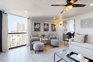 Apartment, Mehrere Betten (Mainsail 441) | Wohnbereich