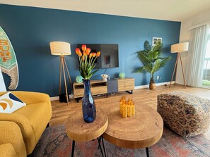 Smart TV - Oceanfront Getaway - Stunning Views (Redondo Beach)
