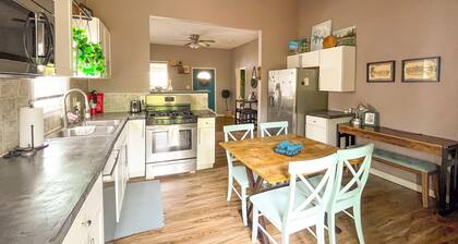 Boho 2BR w/ Deck & Firepit - Near Downtown - No Cleaning Fee - The Newton House