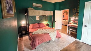 2 camere, una scrivania, ferro/asse da stiro, culla da viaggio