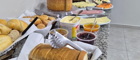 Inbegriffenes FrĂŒhstĂŒcksbuffet unter der Woche