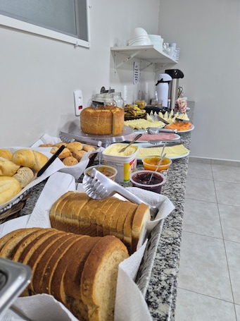 Free buffet breakfast on weekdays