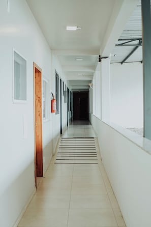 Een 50-cm televisie met kabelzenders