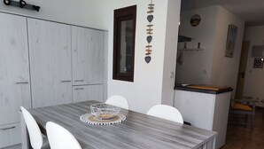 Unclassified image, 5 of 11, button - 3-room apartment with air conditioning, pool, and parking 500m from the beach (Argelès-sur-Mer)