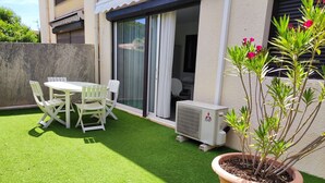 Unclassified image, 2 of 11, button - 3-room apartment with air conditioning, pool, and parking 500m from the beach (Argelès-sur-Mer)