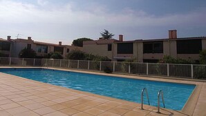 Unclassified image, 3 of 11, button - 3-room apartment with air conditioning, pool, and parking 500m from the beach (Argelès-sur-Mer)