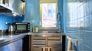 A compact kitchen with a microwave, kettle, and sink. - 𓃹 Bohemian Escape: Terrace, Parking by Ski Resort (Ordino)