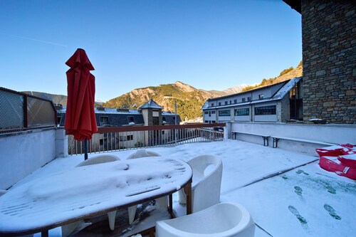 𓃹 Bohemian Escape: Terrace, Parking by Ski Resort