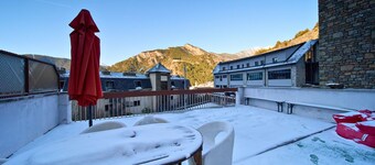 𓃹 Bohemian Escape: Terrace, Parking by Ski Resort