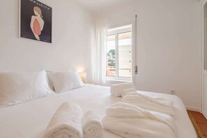 3 bedrooms, iron/ironing board, Internet, bed sheets