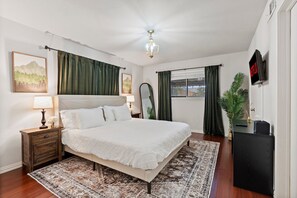 4 slaapkamers, een strijkplank/strijkijzer, gratis wifi, beddengoed