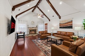 Smart-tv en een open haard