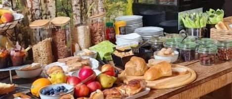 Daily buffet breakfast (EUR 15 per person)