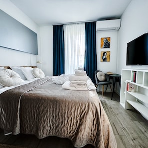 Premium Duplex | 3 bedrooms, in-room safe, laptop workspace, blackout curtains