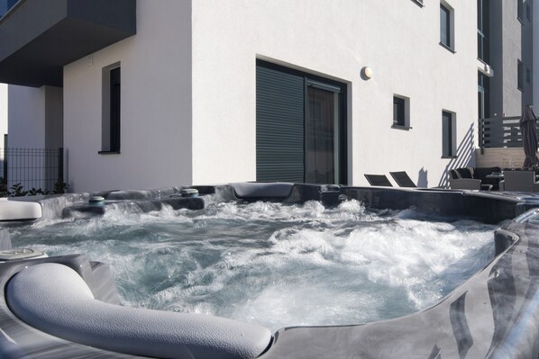 Outdoor pool - LuxArt City SPA Residence Krk (Krk)