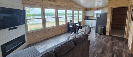 Smart-TV, peis, videospill og fotballspill