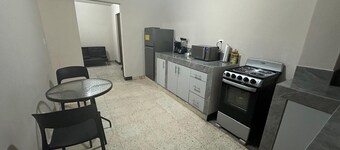 Apartamento 2 habitaciones, Tegucigalpa, Lavandería, AC, Wifi, Netflix, garaje.