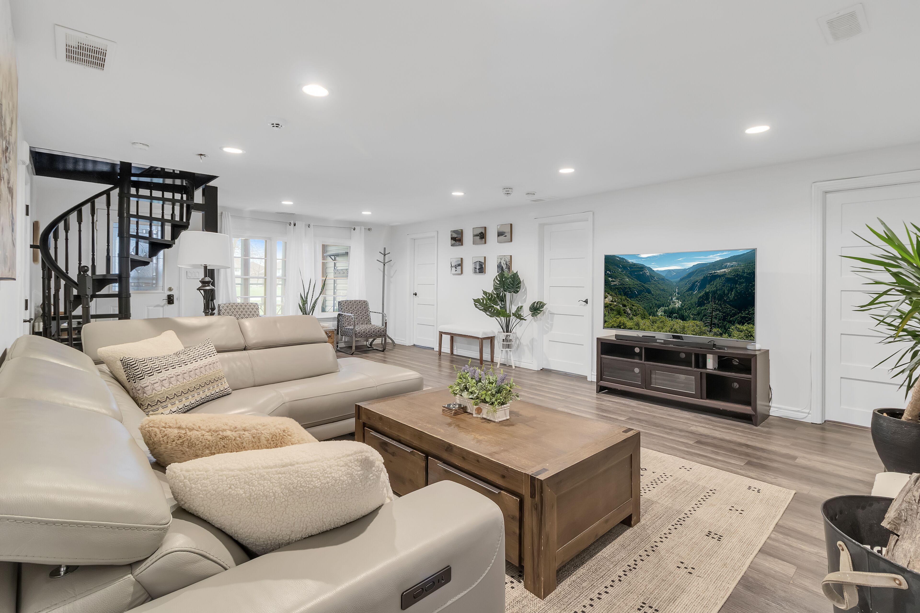 TV connectée, cheminée, jeux vidéo, baby-foot