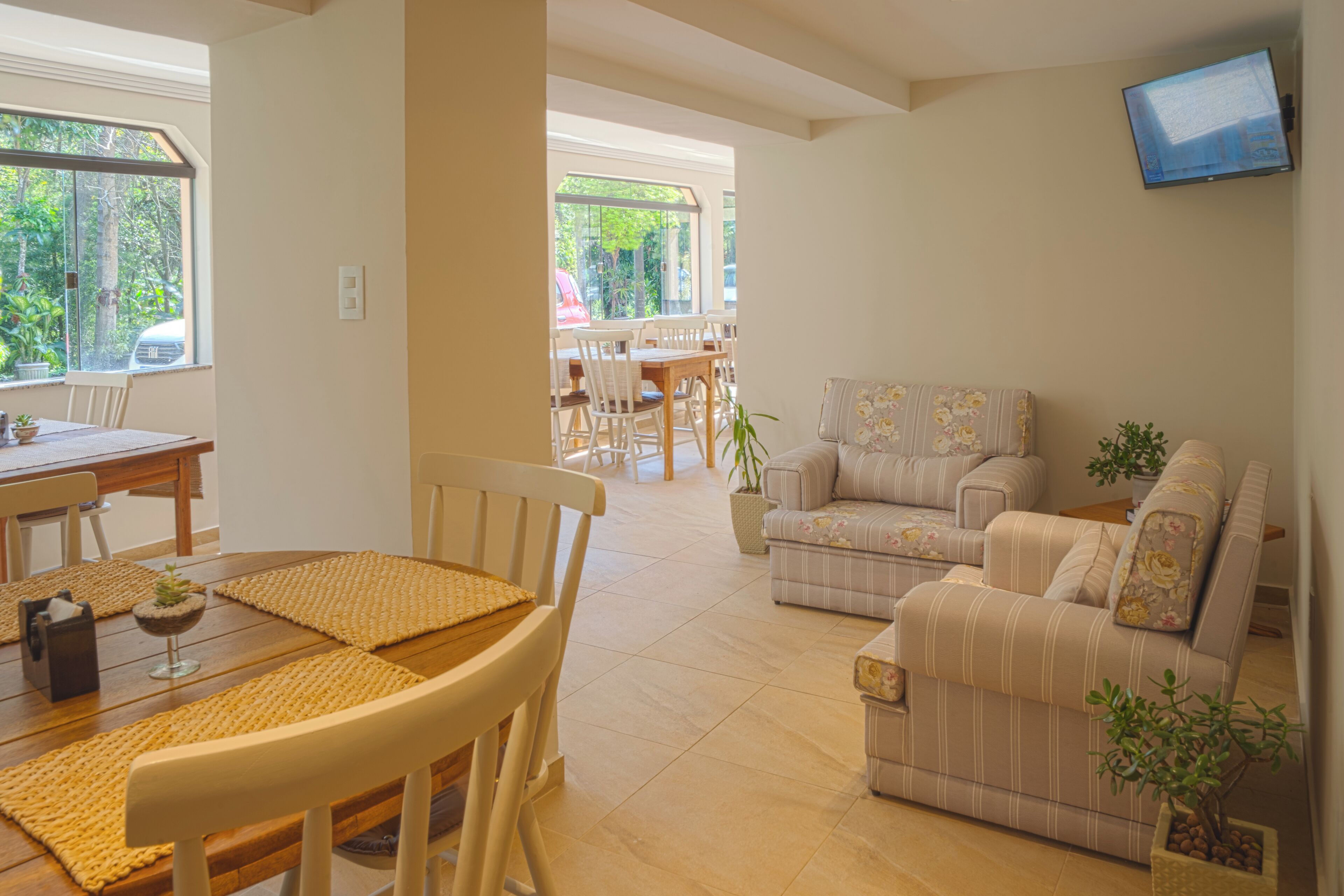 包含每日自助早餐