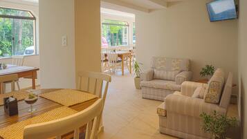 Free daily self-serve breakfast