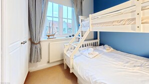 3 bedrooms, iron/ironing board, free WiFi, bed sheets