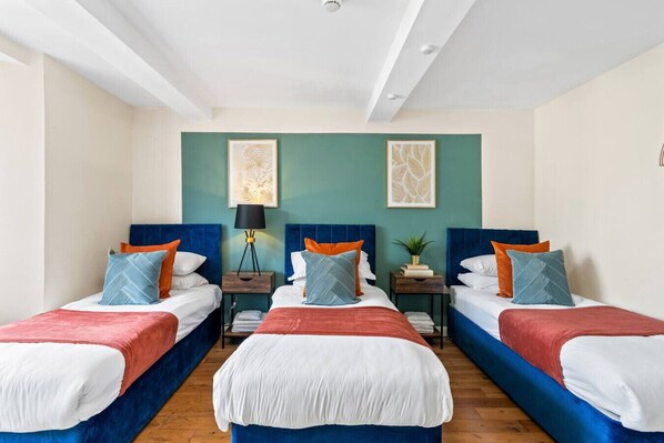 3 bedrooms, desk, iron/ironing board, free WiFi