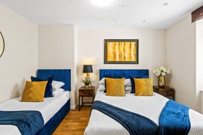 3 bedrooms, desk, iron/ironing board, free WiFi