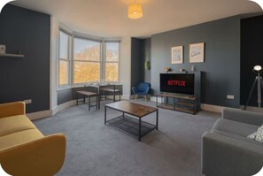 Smart TV - The Pavilion Home | Sleeps 10  | FREE Parking (Brighton and Hove)